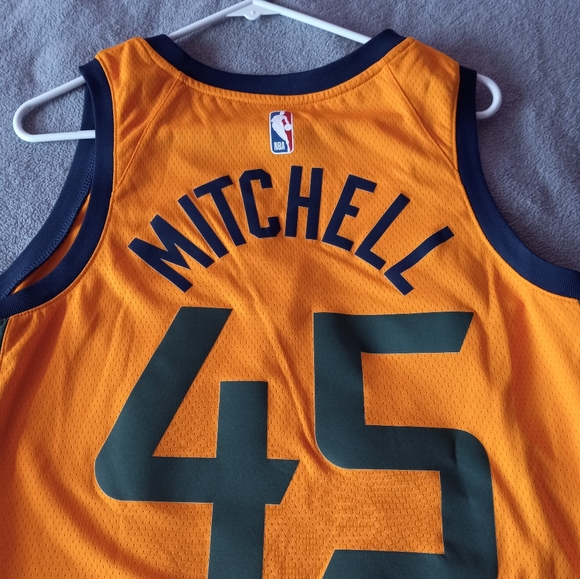 Donovan Mitchell Jersey - Picture 2 of 4